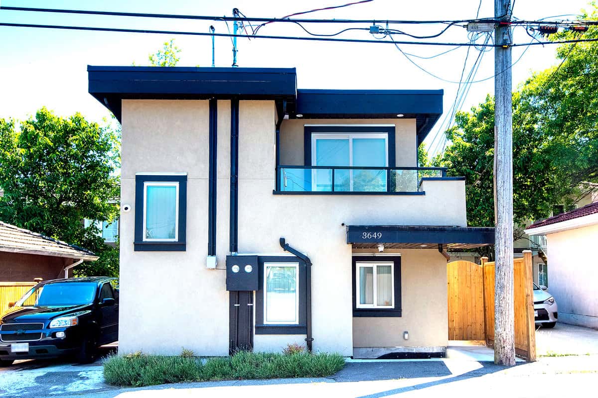 Renfrew Laneway Home