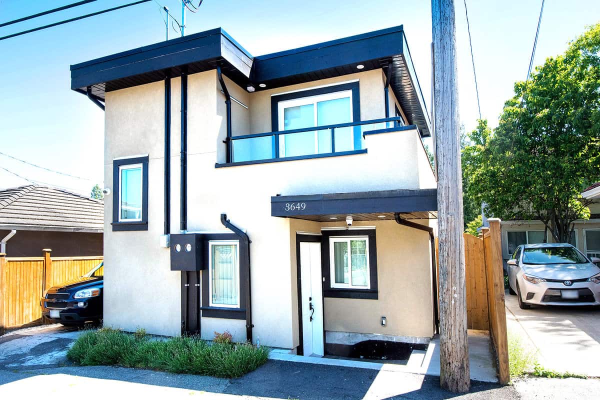 Renfrew & 21st Avenue Laneway Home