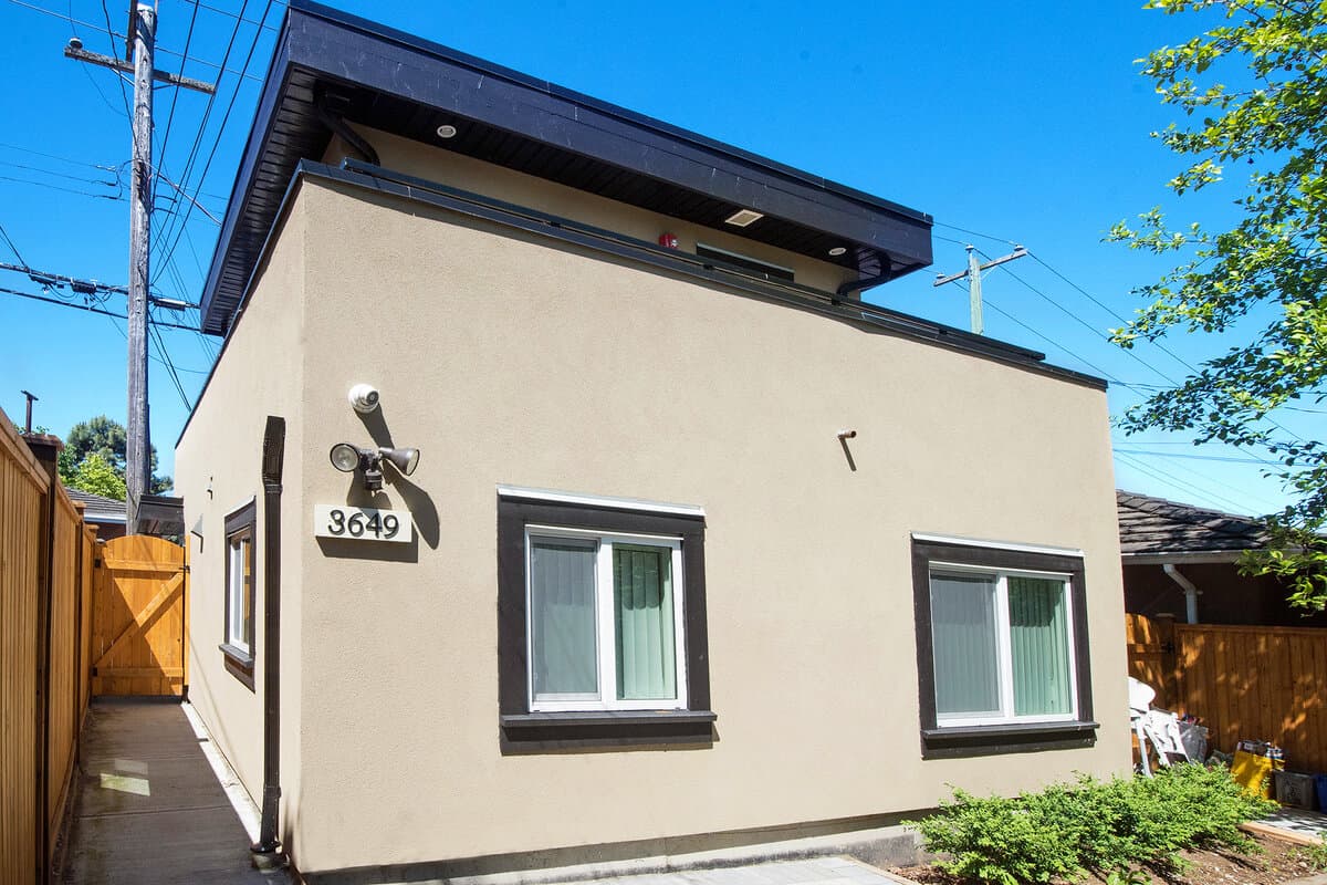 Renfrew & 21st Avenue Laneway Home