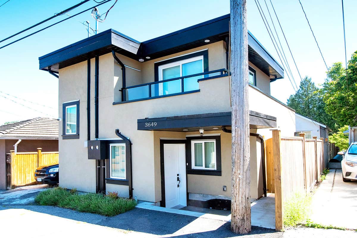 Renfrew & 21st Avenue Laneway Home